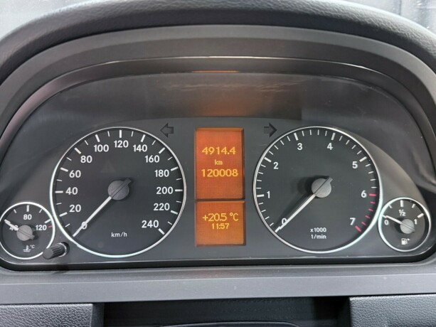 mercedes-benz-a160-bensin-2011-big-12