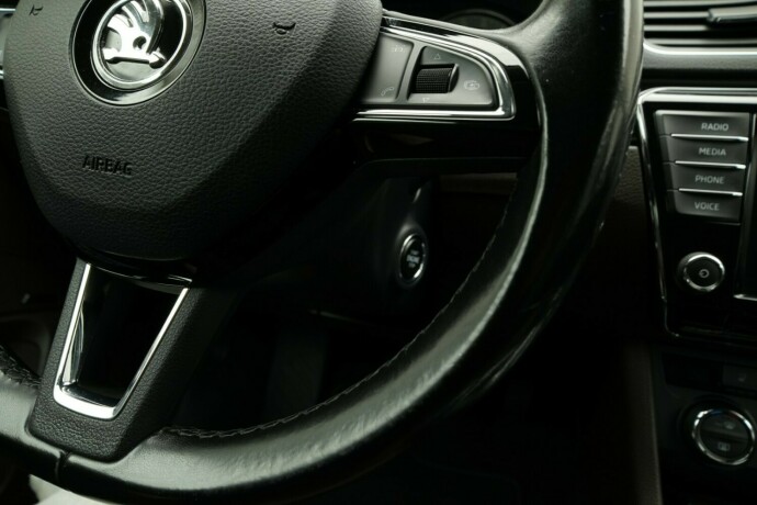 skoda-superb-diesel-2016-big-20