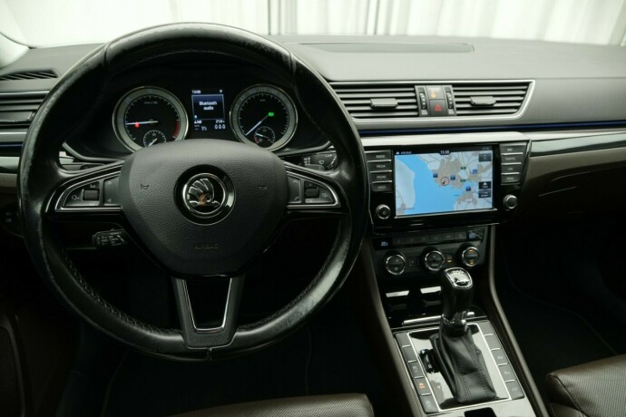 skoda-superb-diesel-2016-big-16