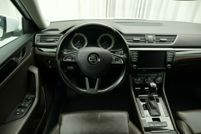 skoda-superb-diesel-2016-big-13