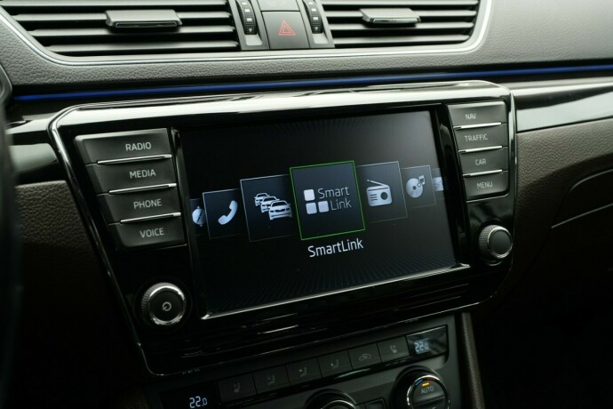 skoda-superb-diesel-2016-big-29