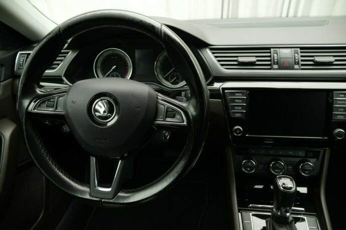 skoda-superb-diesel-2016-big-14