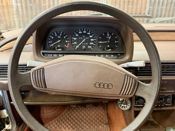 audi-100-bensin-1977-big-17