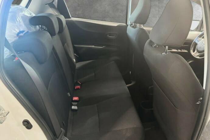 toyota-yaris-bensin-2014-big-14