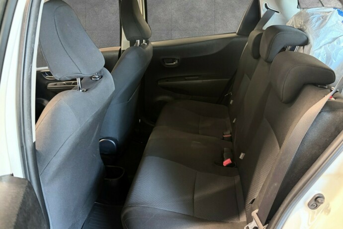 toyota-yaris-bensin-2014-big-13