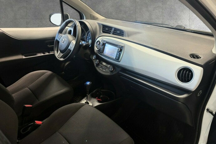 toyota-yaris-bensin-2014-big-19