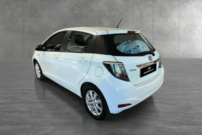 toyota-yaris-bensin-2014-big-3