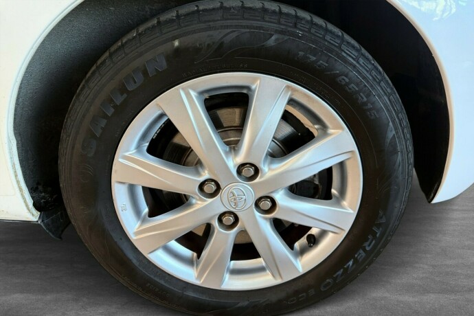 toyota-yaris-bensin-2014-big-28
