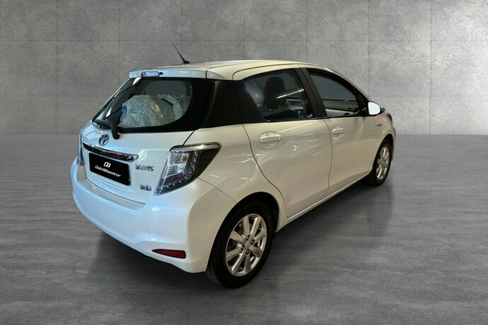 toyota-yaris-bensin-2014-big-5