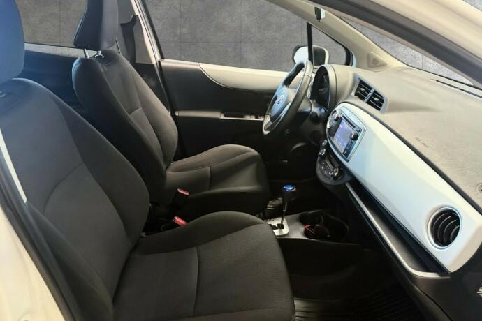 toyota-yaris-bensin-2014-big-18