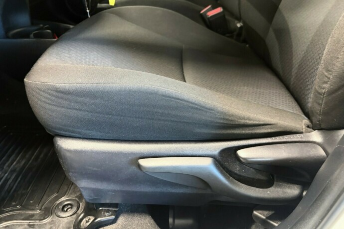 toyota-yaris-bensin-2014-big-27