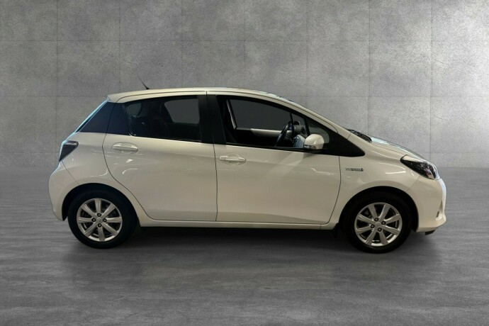 toyota-yaris-bensin-2014-big-6
