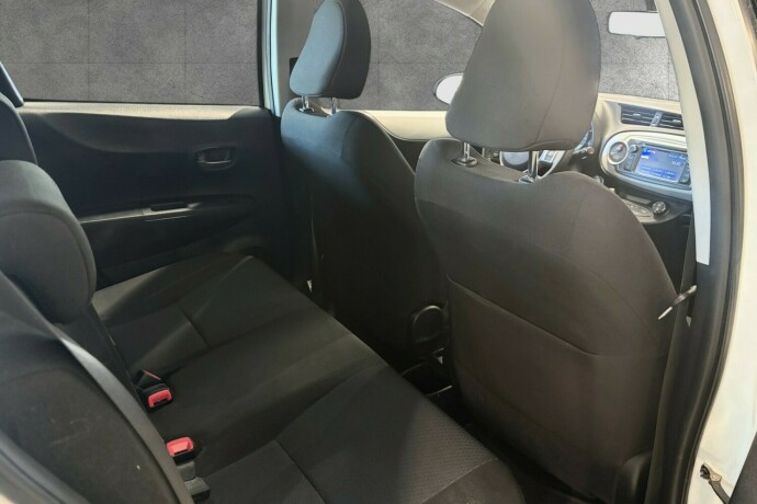 toyota-yaris-bensin-2014-big-16
