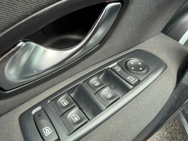 renault-megane-diesel-2010-big-20