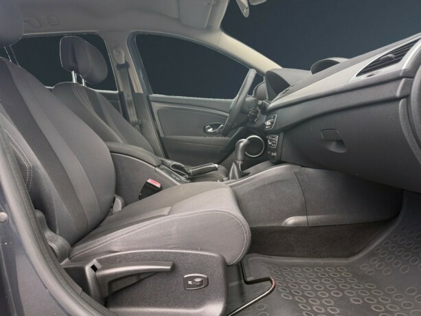 renault-megane-diesel-2010-big-11