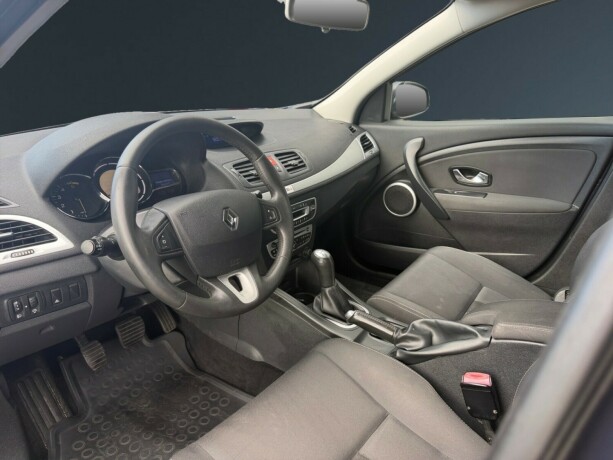 renault-megane-diesel-2010-big-9