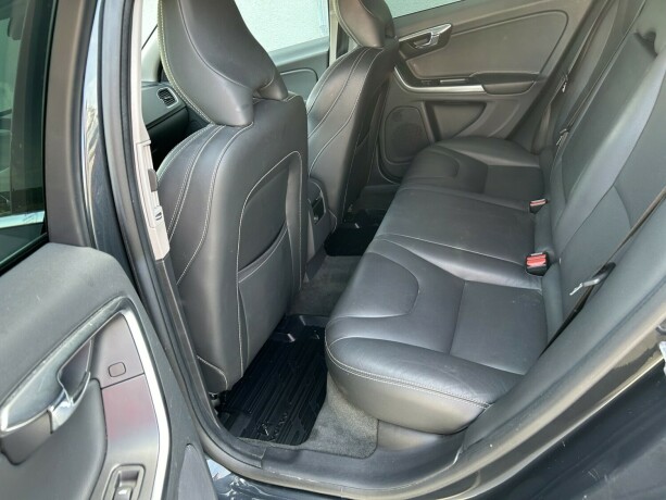 volvo-v60-diesel-2016-big-11
