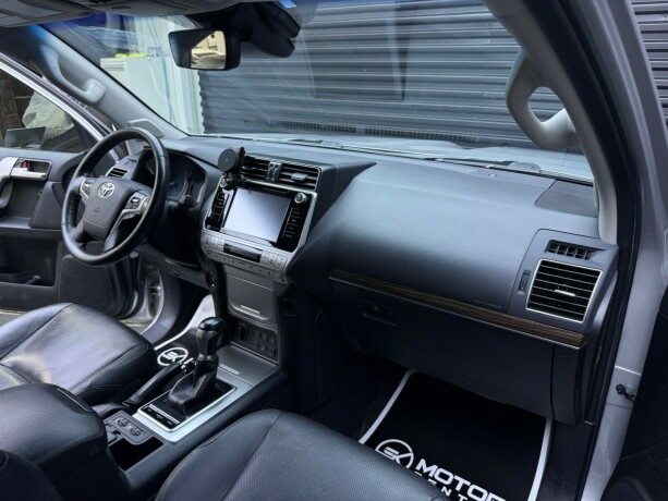 toyota-land-cruiser-diesel-2019-big-13