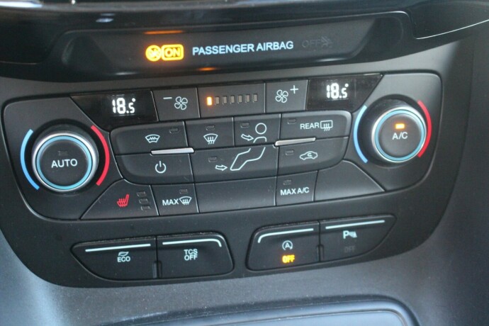 ford-transit-connect-diesel-2023-big-17