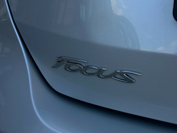 ford-focus-bensin-2017-big-31