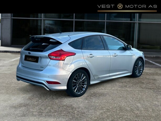 ford-focus-bensin-2017-big-7