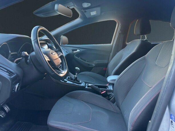 ford-focus-bensin-2017-big-8