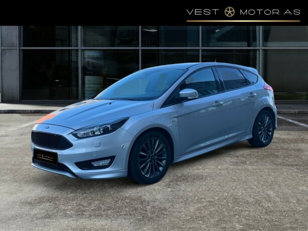 ford-focus-bensin-2017-big-2
