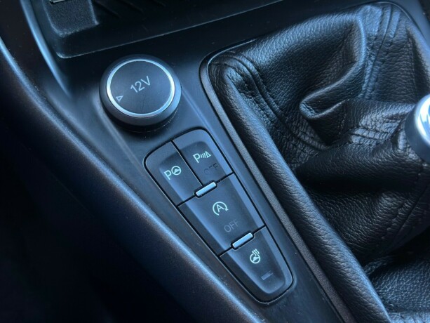 ford-focus-bensin-2017-big-16
