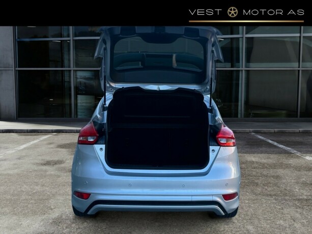 ford-focus-bensin-2017-big-6
