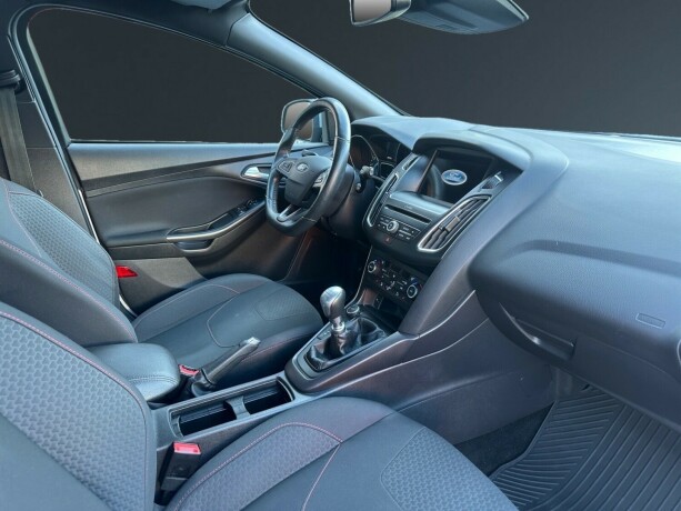 ford-focus-bensin-2017-big-11