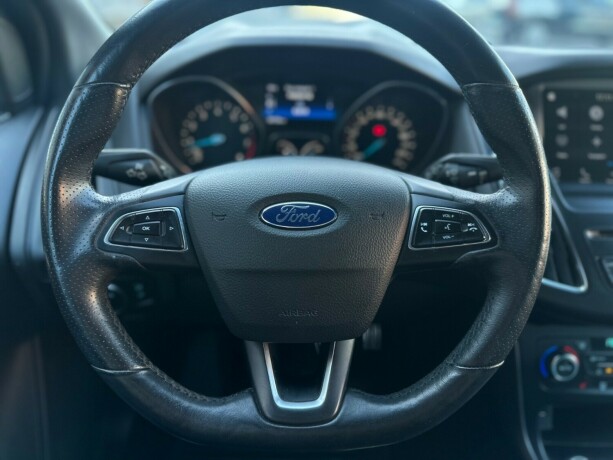 ford-focus-bensin-2017-big-24