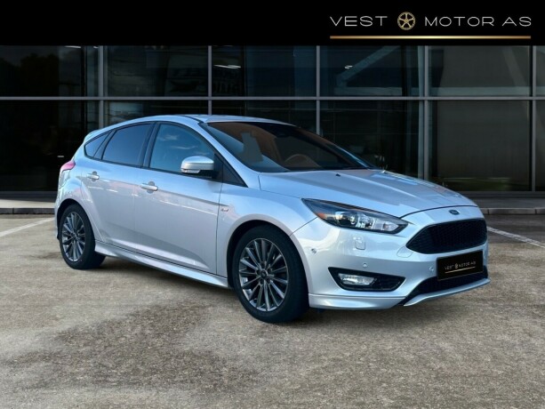ford-focus-bensin-2017-big-0