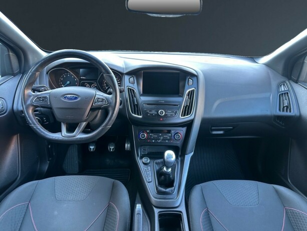 ford-focus-bensin-2017-big-10
