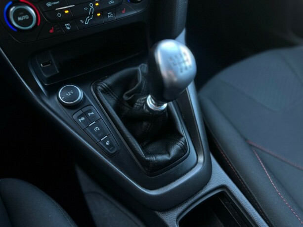 ford-focus-bensin-2017-big-15