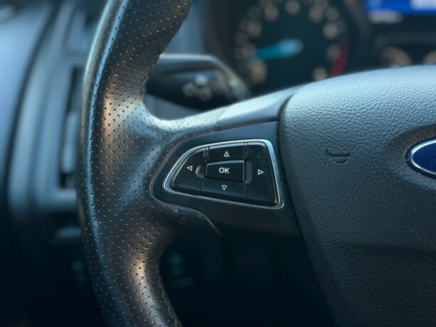 ford-focus-bensin-2017-big-25