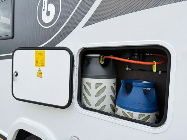 benimar-tessoro-468-2-enkle-senger-senkeseng-face2face-truma-6e-trefri-b-f248rerkort-stort-kj248leskap-diesel-2022-big-79