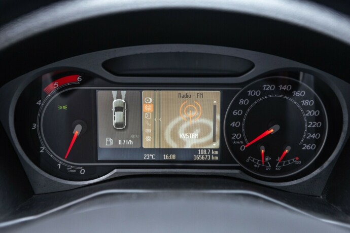 ford-mondeo-diesel-2009-big-13