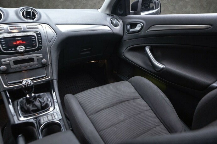 ford-mondeo-diesel-2009-big-23