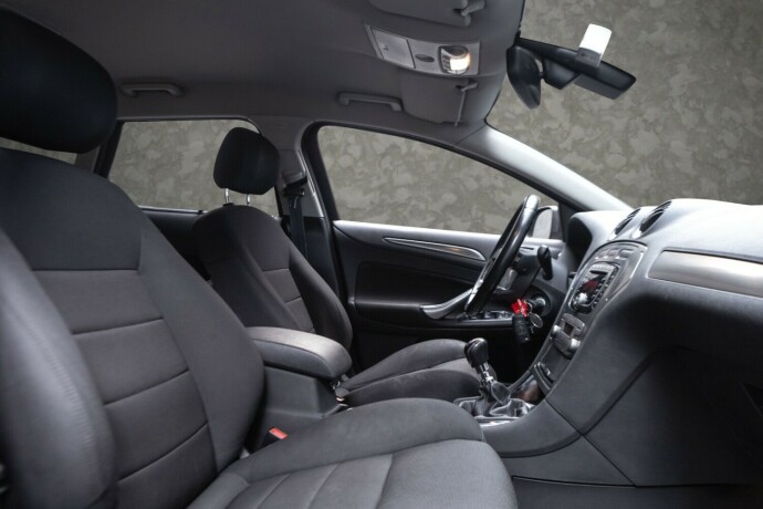 ford-mondeo-diesel-2009-big-24