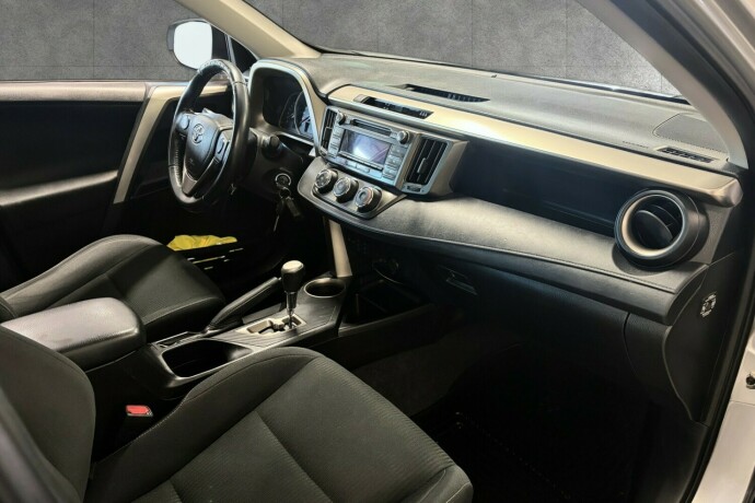 toyota-rav4-bensin-2015-big-15