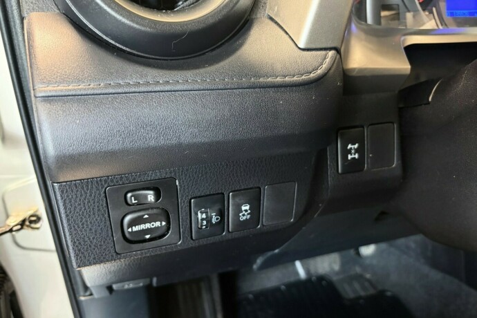 toyota-rav4-bensin-2015-big-21