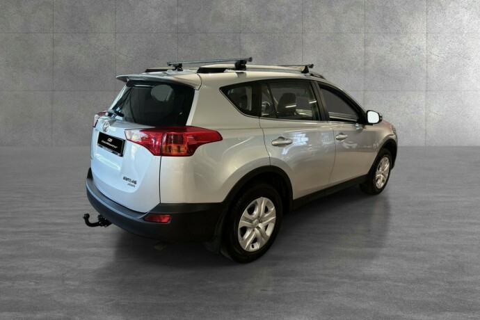 toyota-rav4-bensin-2015-big-5
