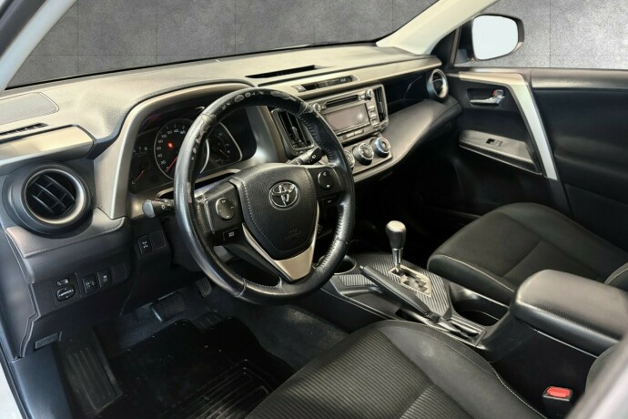 toyota-rav4-bensin-2015-big-10