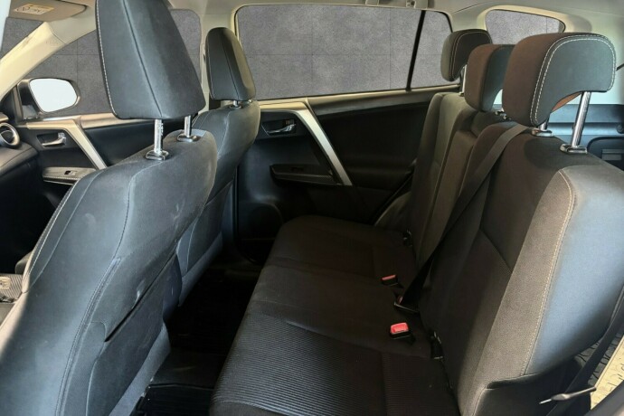 toyota-rav4-bensin-2015-big-9
