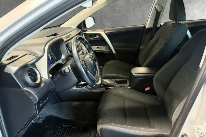 toyota-rav4-bensin-2015-big-8