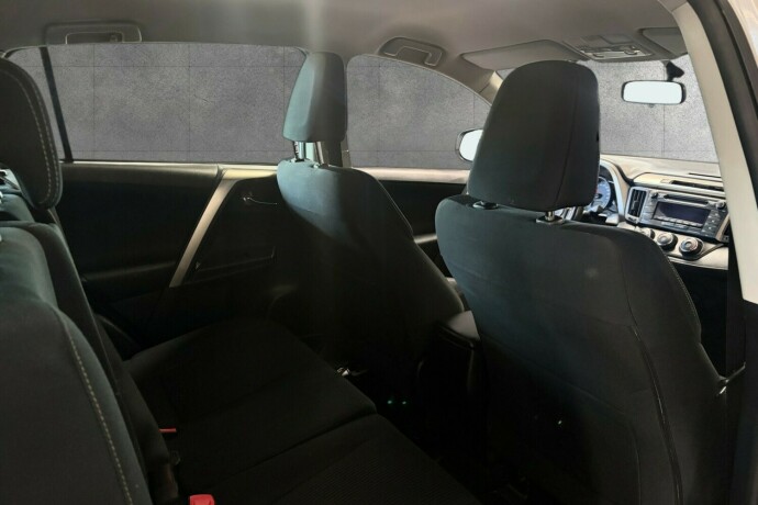 toyota-rav4-bensin-2015-big-14