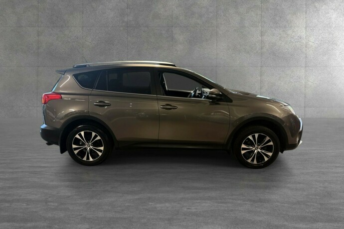 toyota-rav4-bensin-2015-big-6
