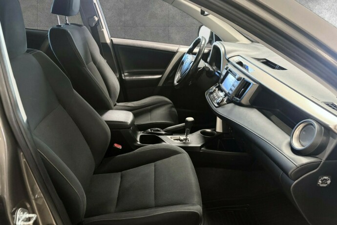 toyota-rav4-bensin-2015-big-18