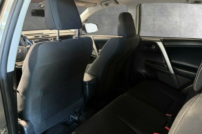toyota-rav4-bensin-2015-big-9