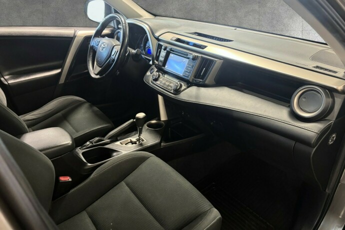 toyota-rav4-bensin-2015-big-15